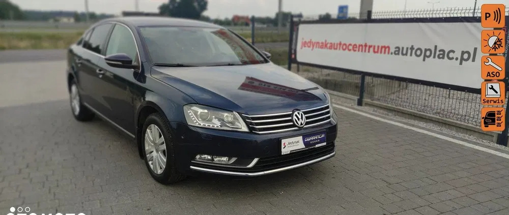 lublin Volkswagen Passat cena 35800 przebieg: 175215, rok produkcji 2011 z Lublin